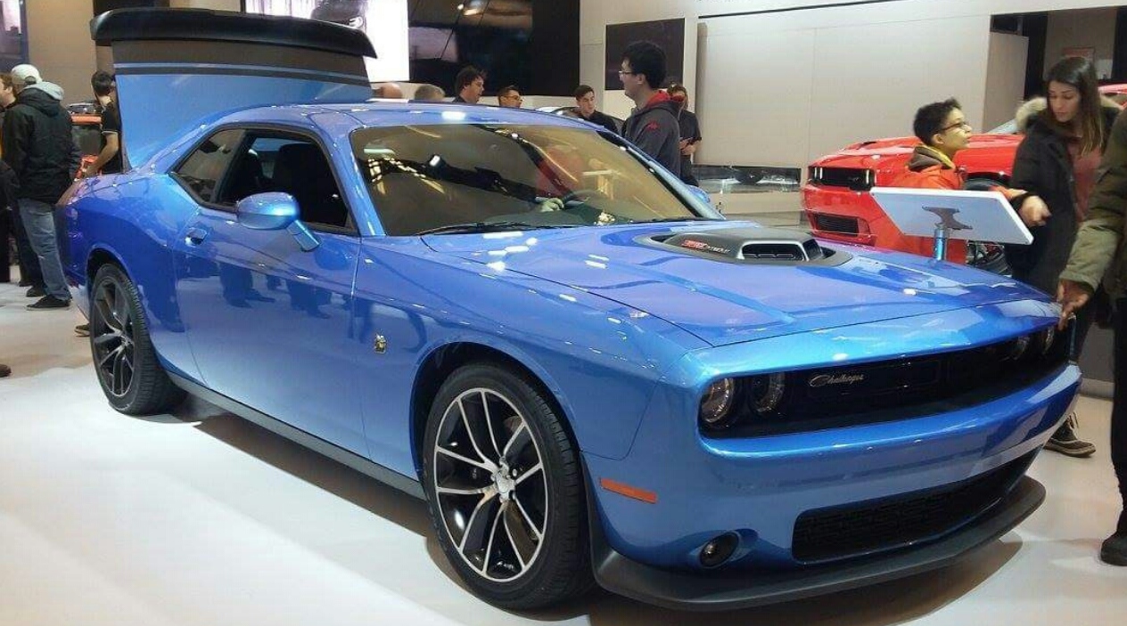 '16_Dodge_Challenger_(MIAS_'16).jpg