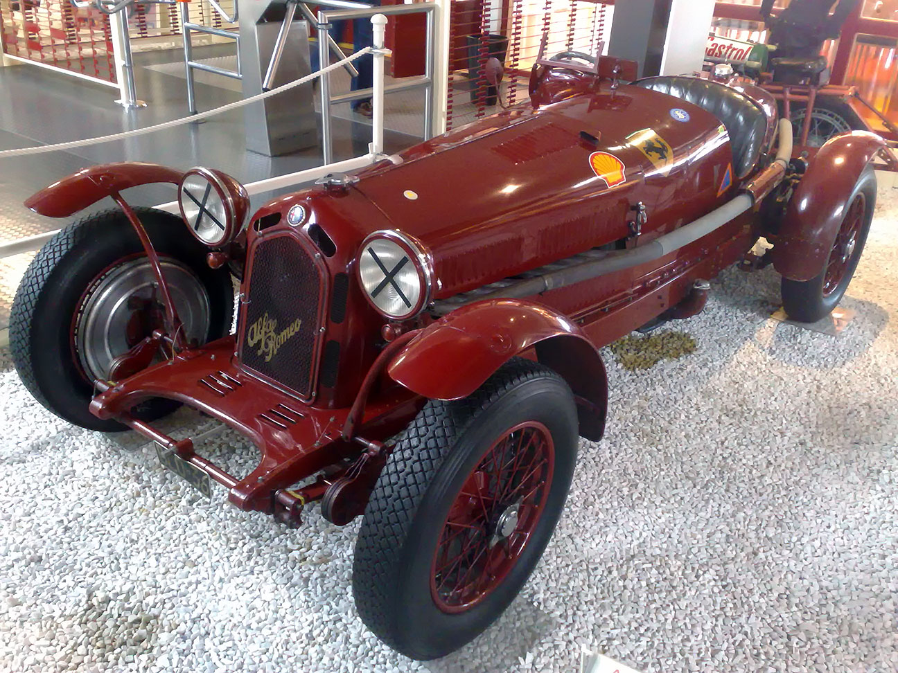 Alfa_Romeo_8C_2300_Scuderia_Ferrari.jpg