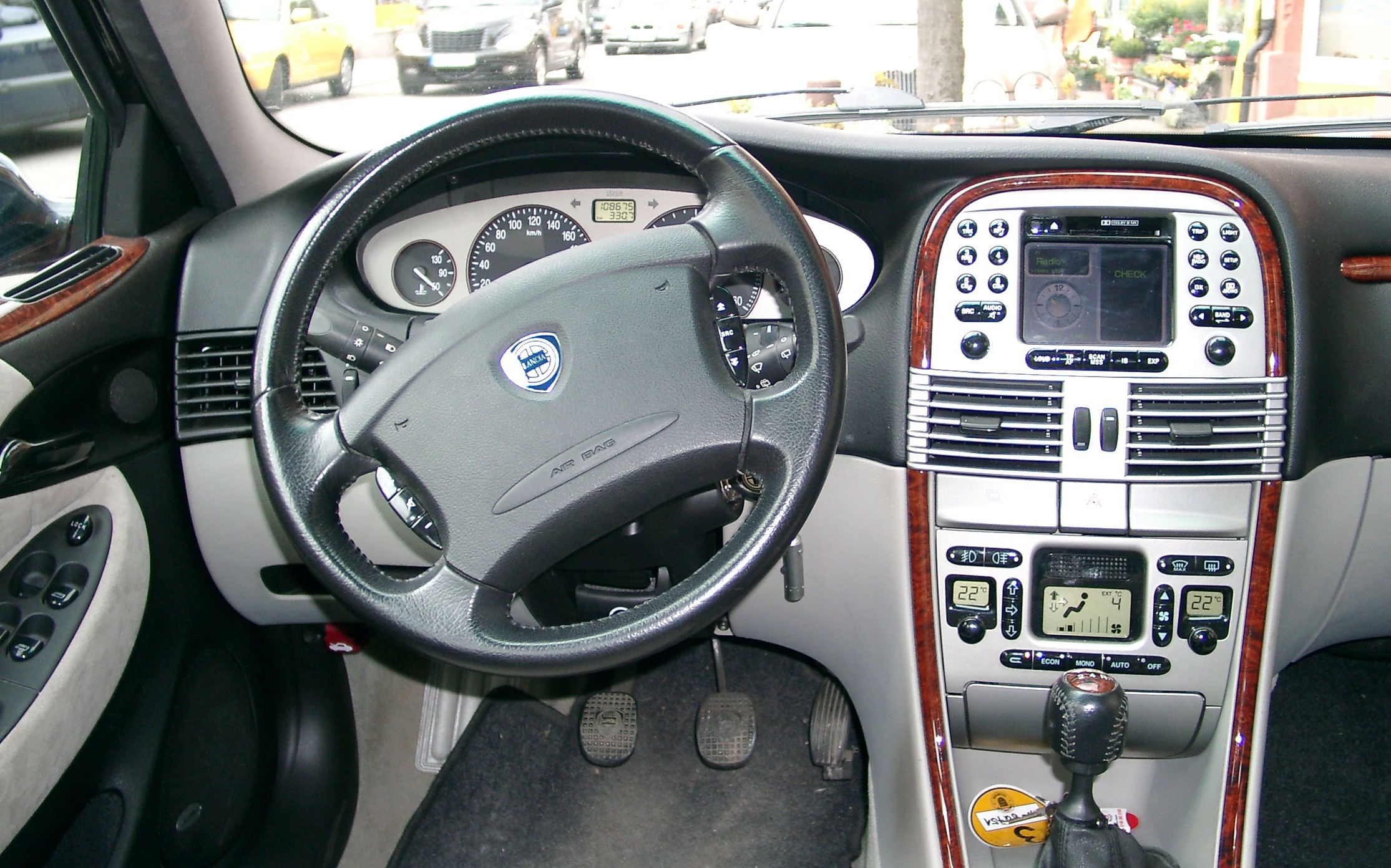 Lancia_Lybra_Dashboard_20080407.jpg